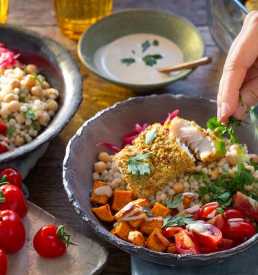 Couscous Bowl mit Fisch und Süßkartoffeln